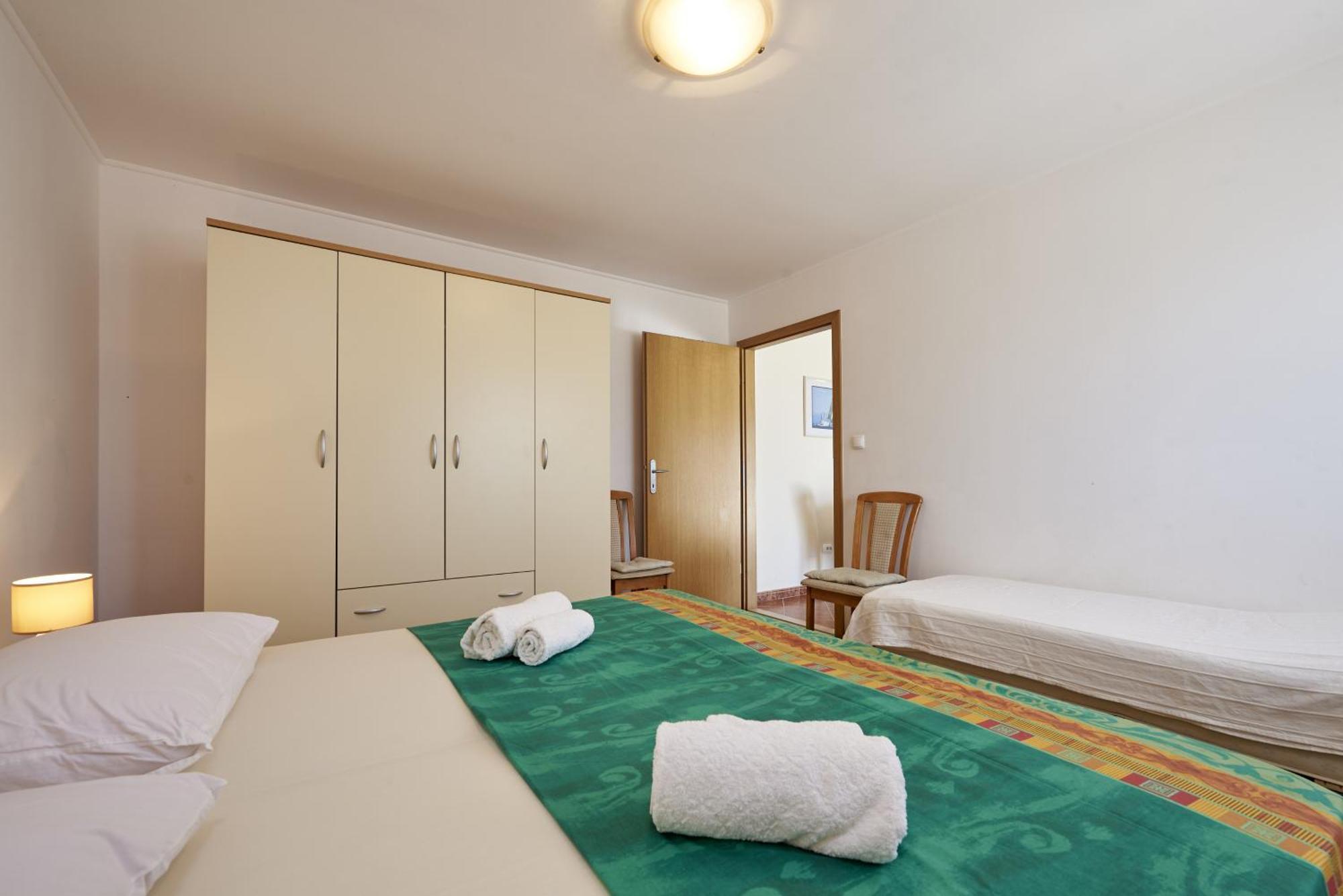 Apartments By The Sea Slatine, Ciovo - 15504 객실 사진